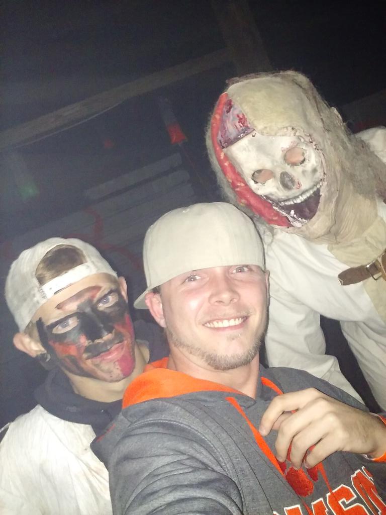 Steven2689's tweet photo. #ScreamAcres #HappyHalloween https://t.co/8AK46PAJ0Q