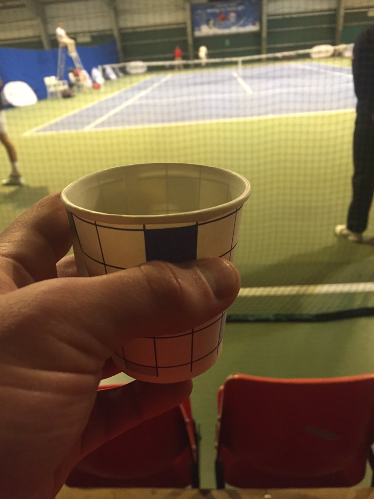 FischerMagnus's tweet image. Tennis fortsatt for overklassen. Kaffe Oslo tennis klubb kr25