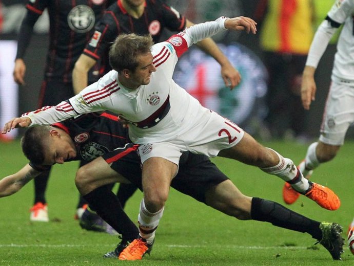 Footballogue's tweet image. [#Bundesliga] Hier, contre Francfort, Philipp Lahm a commis sa première faute en Bundesliga depuis septembre 2014 !