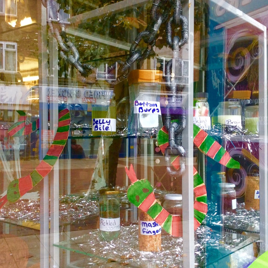 Who will be crowned Best Display, Halloween 2015? Come down to Time Out Cafe at 1:00 to find out! #loveleighpark #lp