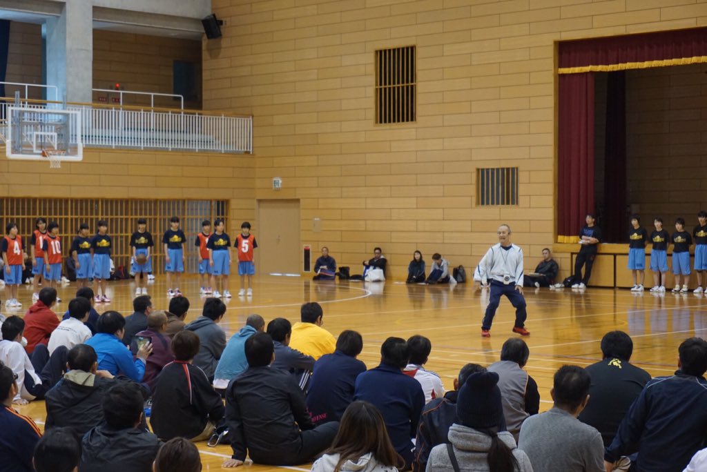 長崎県教育庁体育保健課 Na Tviteru 県バスケットボール協会の公認コーチ養成講習会が諫早市のとどろき体育館で行われました 講師は山崎純男先生でした 様々なカテゴリーの指導者の方が熱心に講習を受けてました Https T Co Mluncdnjob