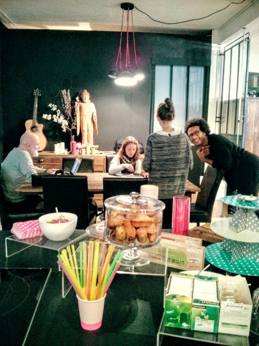 filoute_com's tweet photo. On se prépare à vous accueillir pour #tricoter plein de petits bonnets colorés!! #tricot #diy #solidaire #AuChaud https://t.co/43Vyz922ic