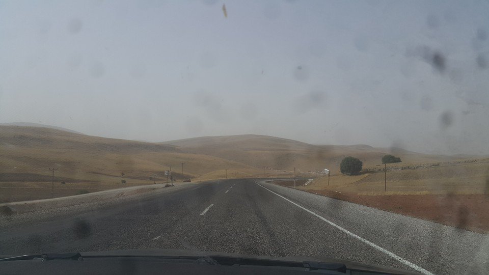 sigara icmek icin bile uzaklara gidiyorum.bnim böyle acım var.<yine TeK<