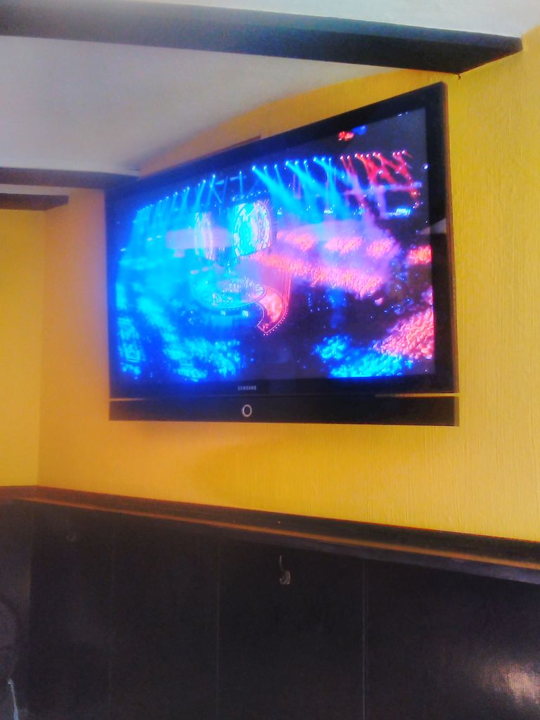 REEUUSS's tweet photo. Viendo la final en #ESLWorldsPixelBar https://t.co/n4ShaJk5np