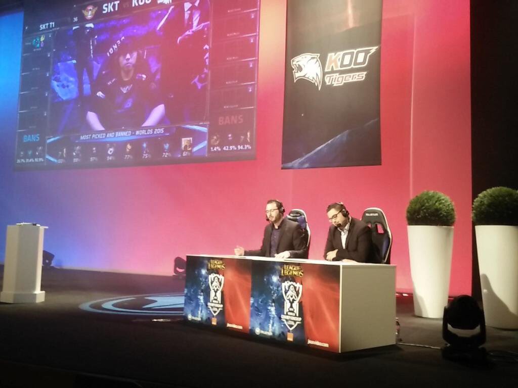 MGG_France's tweet image. C'est parti pour la première game de cette finale des #worldsfr ! 😍