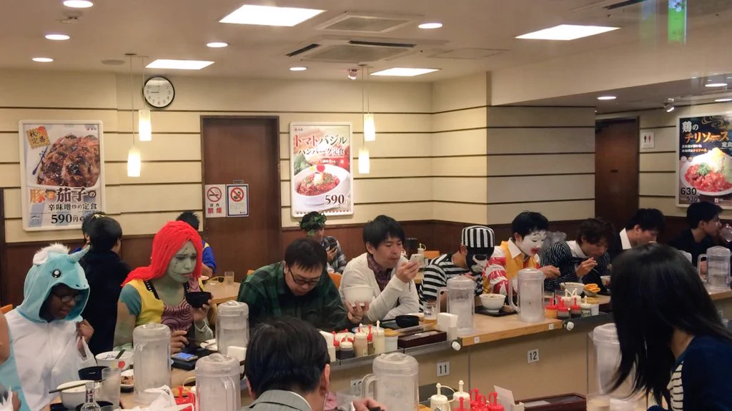 ハロウィン当日の牛丼松屋の様子がすさまじいwww