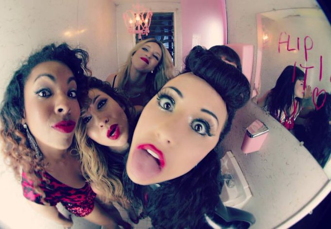 Watch Charlotte Devaney's leaked NSFW photo on TwXstars