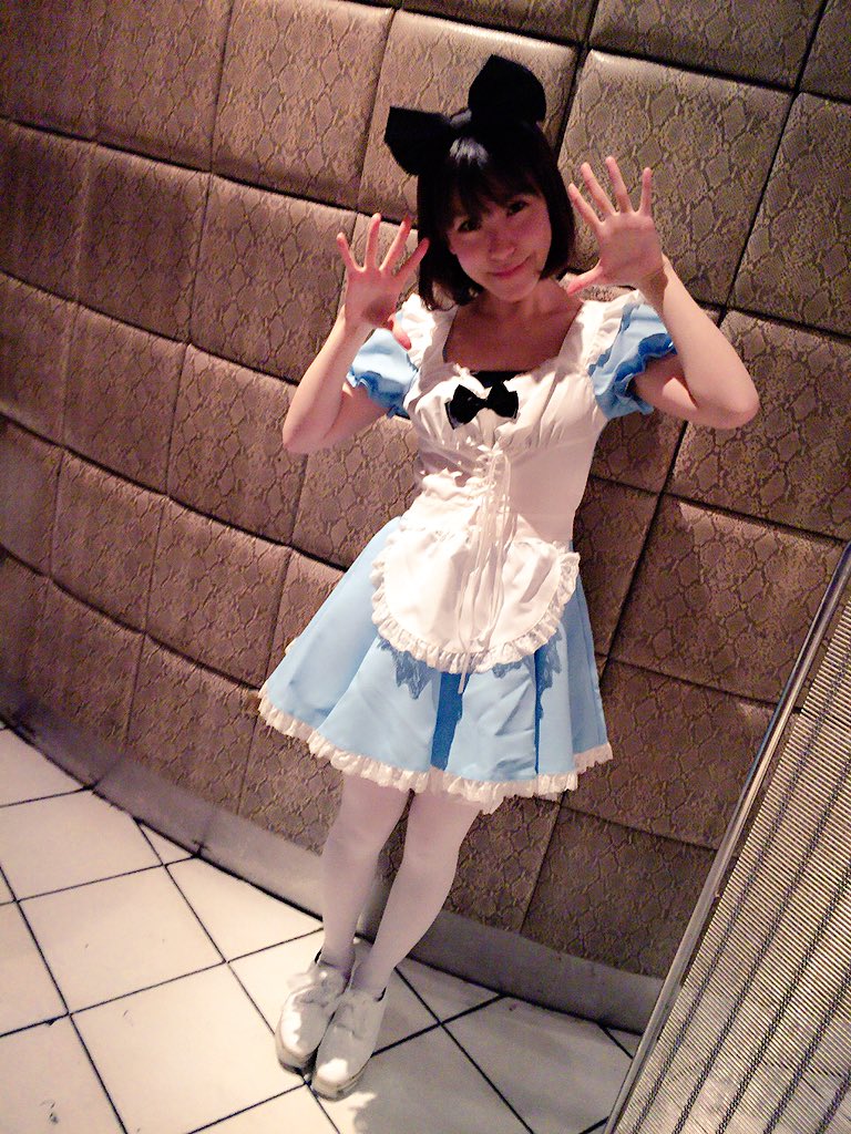period_kurage's tweet photo. 渋フェスありがとうございました♡コスプレはアリスでした♡明日は水戸だよー！なっとう買う！なっとう！なっとうチョコ！
#エリボンパンの子 https://t.co/ezygn7wH6n