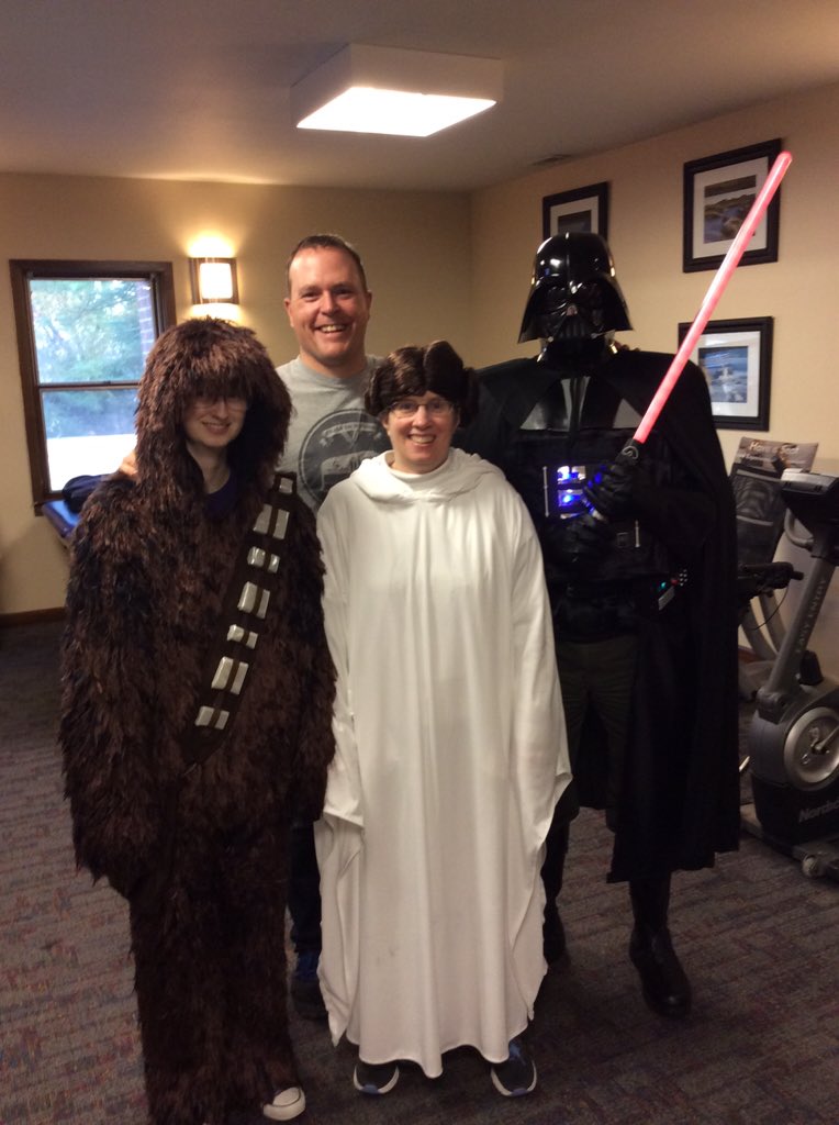 robbinspt's tweet photo. Star Wars visited Robbins this morning and it was EPIC #lukeheisyourfather #darkvader #homemadechewbacca https://t.co/hrmGrh2HYs