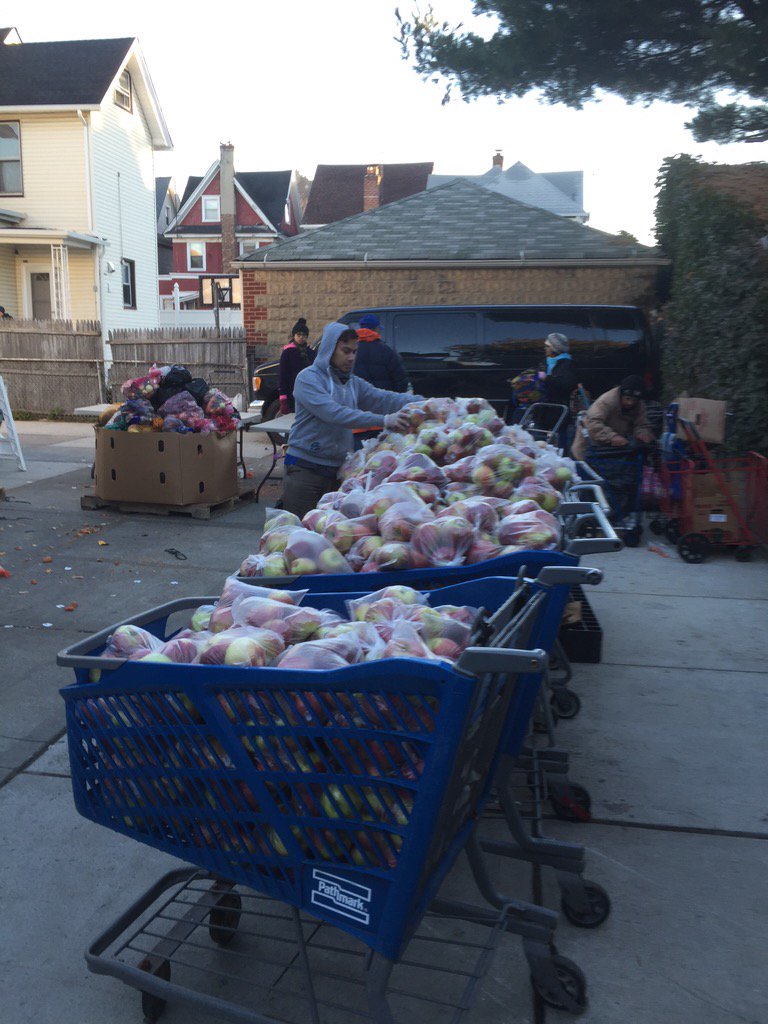 QueensMKA's tweet image. Queens Khuddam khidmat khalq in food pantry #MuslimPresident