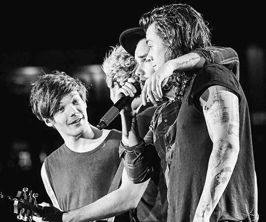 kiwty_kiwty's tweet photo. #RememberOTRATour #biggestfansonedirection 😂😁😀😇😉😯 https://t.co/nmbab0Is9L