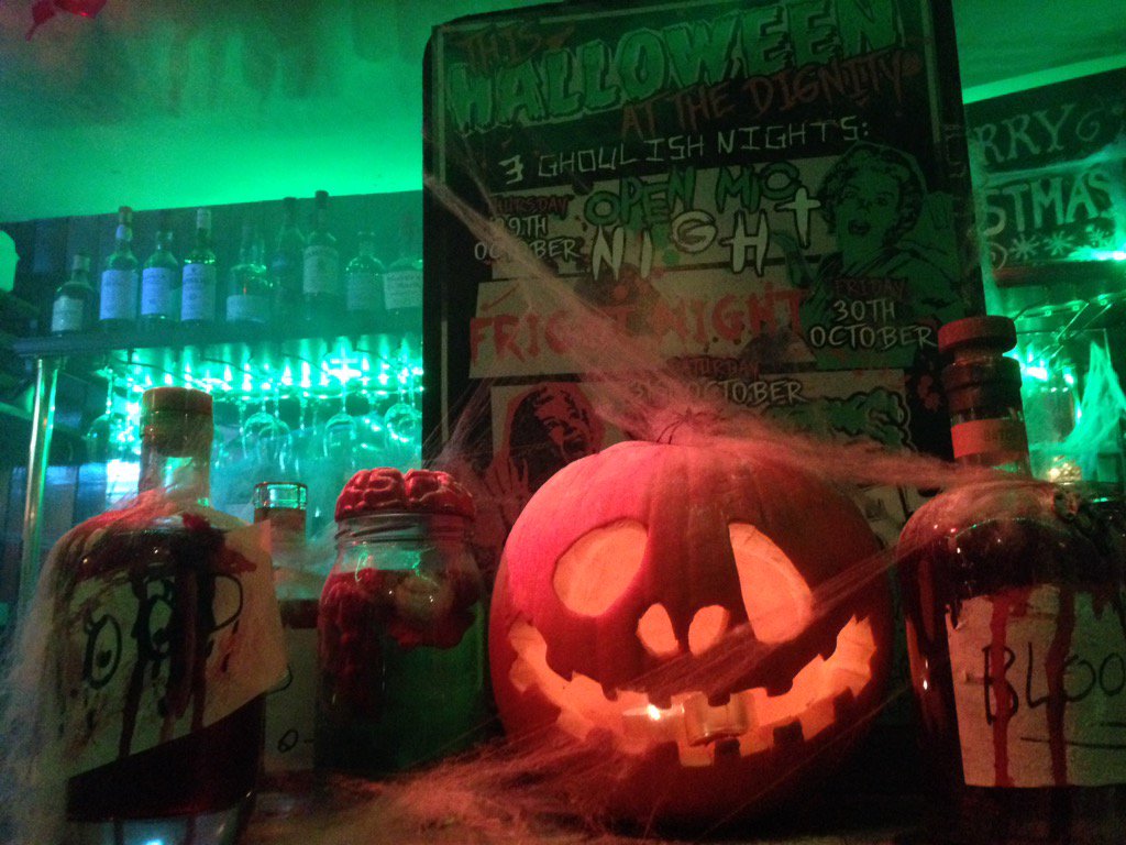YearbookGhosts's tweet photo. #HappyHalloween from the #yearbookghosts! #Halloween #HALLOWEENPARTY #AllHallowsEve #pumpkin #jackskellington #ghost https://t.co/0ejEYWbu8V