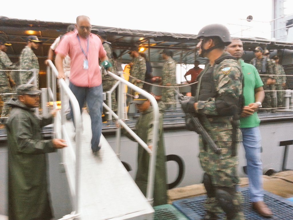 psmnewsmv's tweet photo. B. hibalidhoo in fenunu bae thakethee ge terey ga ak series ge badi yaa snipper aai psitol aai magzine himeney  https://t.co/lEgstAZYM2