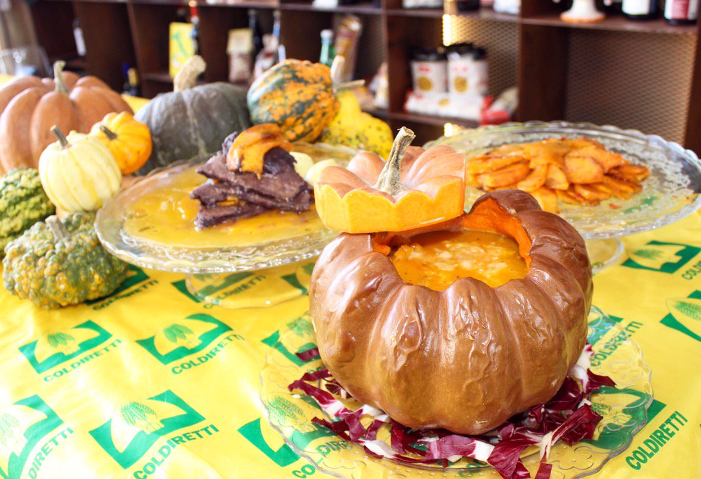 coldiretti's tweet photo. #Expo2015, oggi #padColdiretti ricette e showcooking dedicate alla #zucca #MadeinItaly #Halloween #orgoglioexpo https://t.co/T5otsIGQd5