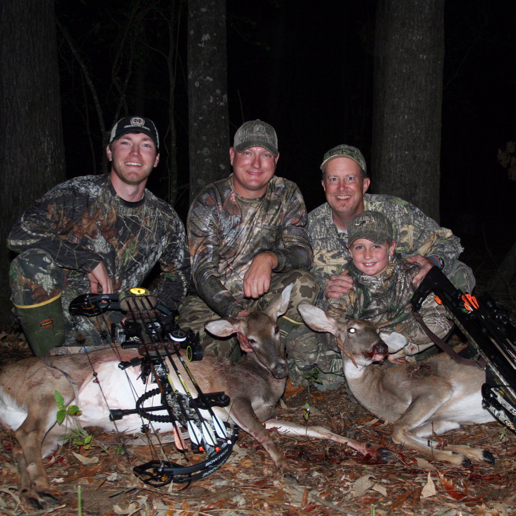 turkeyboy28's tweet photo. Great afternoon with great friends..Congrats Walker &amp; Brian! #weeatdeer #raisingthemright #bowhunting #MossyOak https://t.co/yVU8E5p7vZ
