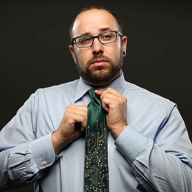 RadGuyCom's tweet image. "Hell yeah I like Star Wars girl!" said this guy as he tied his circuit-board tie. #Starwa… ift.tt/1N1xmE2