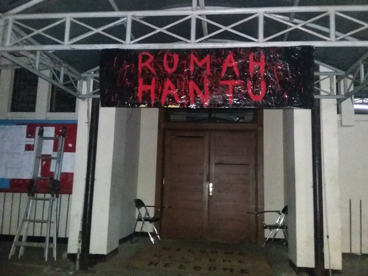 RUMAH HANTU!!! H2S memberikan wahana untuk kalian yg suka hal-hal mistis. Merapat yuk ke FIB Unpad #UntukH2S