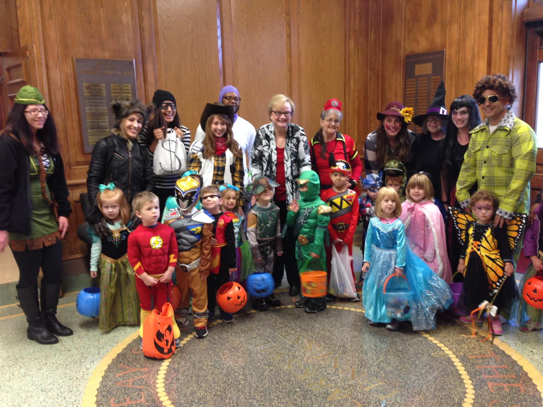 SHSUPresWhite's tweet photo. Future @APSU students trick or treating in Browning Building. Great to see students from our #ChildLearningCenter. https://t.co/84sNCfHny1