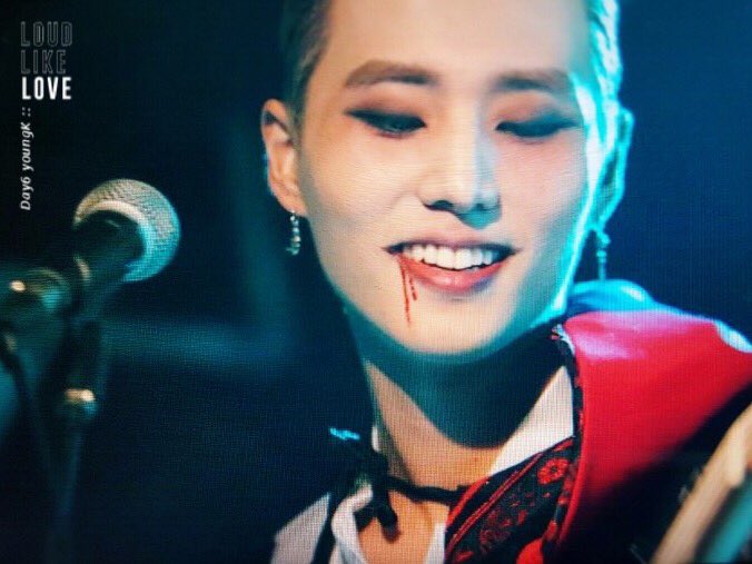 LoudLikeLove_6's tweet photo. 151031 위대한 할로윈 락데이

제 피도 다 드릴게요 영현아🤒

#Day6 #데이식스 #영현 #YoungK https://t.co/Gzw83jiHFp