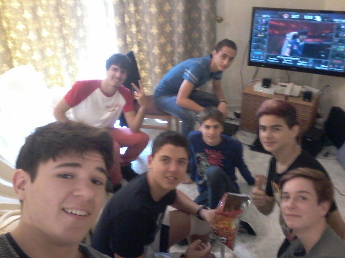 ajfb00's tweet photo. Viendo la final del LOL WORLD CHAMPION SERIES 2015 #WorldsFinal #worlds #LOLWorldfinal @LVPes https://t.co/iiRaqlN2hJ