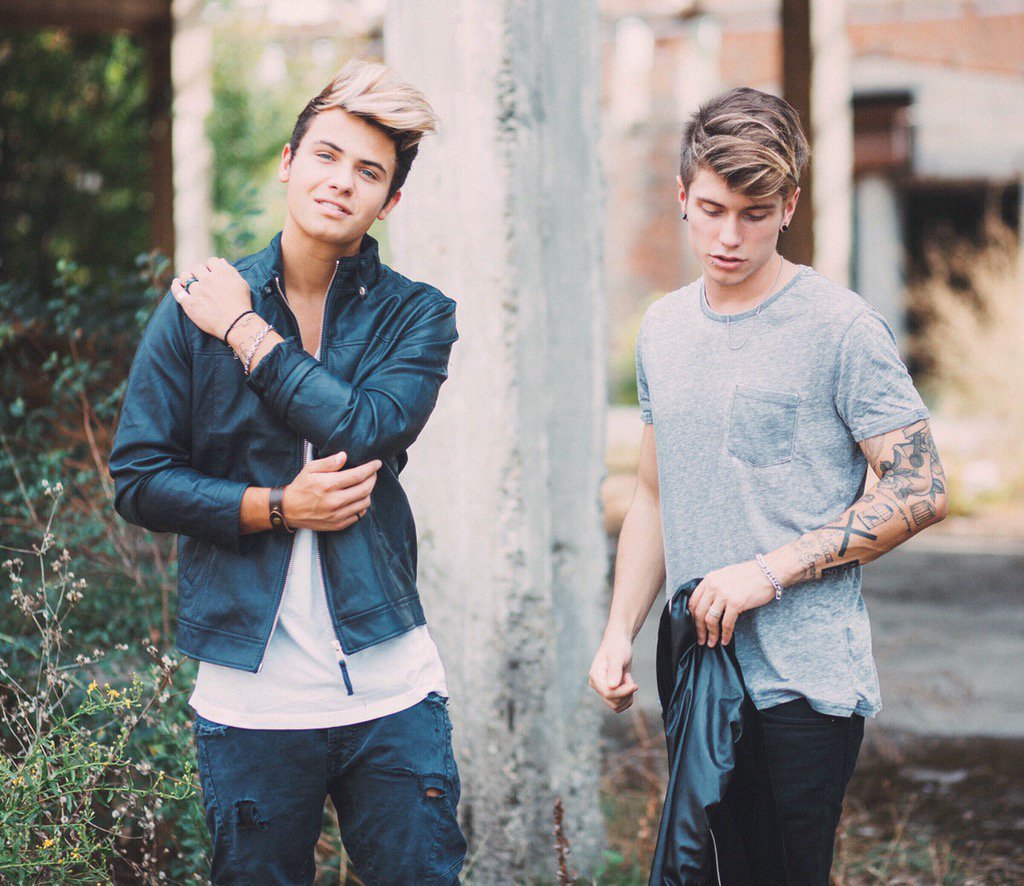 BenjieFede's tweet photo. Domani. Ore 12. Tutti sulla nostra pagina Facebook! Cover di What Do You Mean! Carichi 😁 https://t.co/mYt5t6YCoE