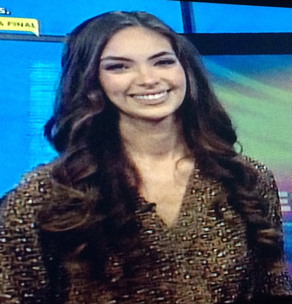 MiVidaMeliL's tweet photo. Sonrisota @natvertiz ❤️😍hoy estuviste hermosa en AE 😘 ️súper regia y linda ❤️ queen Vertiz 💋😊💖 #NatVertiz😘te adoro!💖 https://t.co/DV7U0Nrl5e