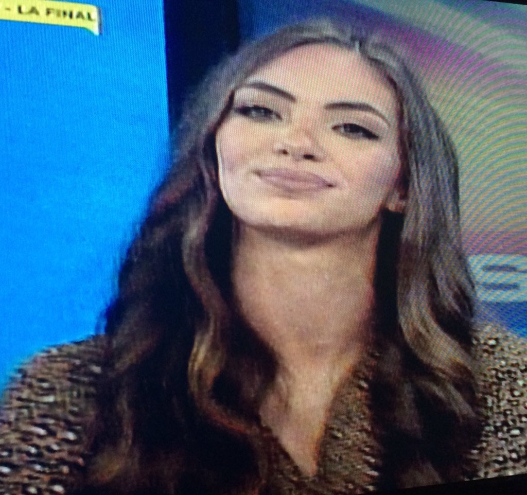 MiVidaMeliL's tweet photo. Sonrisota @natvertiz ❤️😍hoy estuviste hermosa en AE 😘 ️súper regia y linda ❤️ queen Vertiz 💋😊💖 #NatVertiz😘te adoro!💖 https://t.co/DV7U0Nrl5e