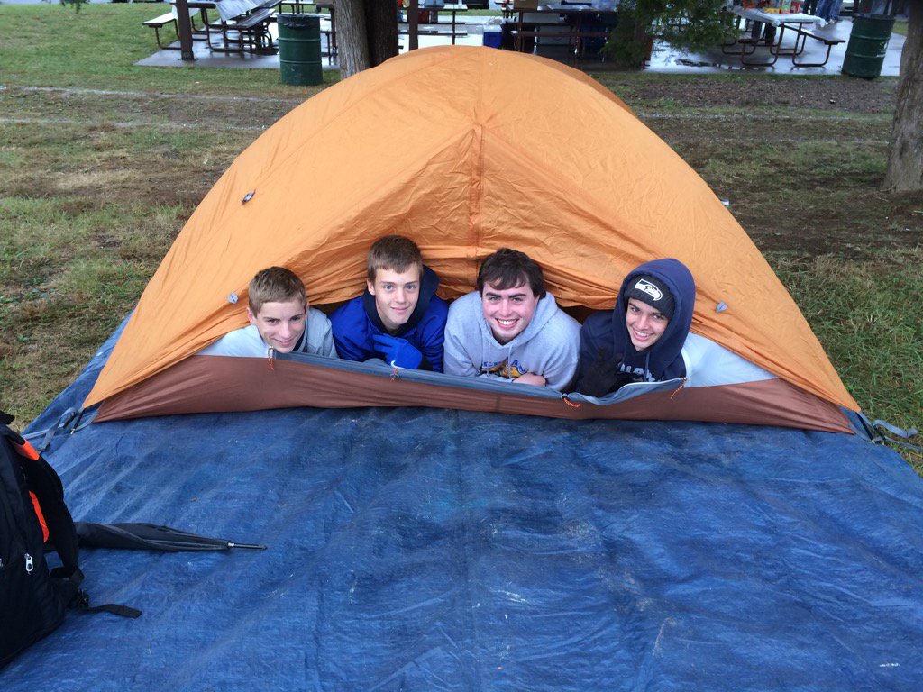 Dustin_L_Brown's tweet photo. It's cold at west city park in Festus, mo for class 4 sectional 1! https://t.co/1N3CCcwoKu