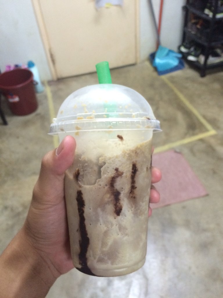 ZaifulMrzki's tweet photo. it's real! my all time fav;
tiramisu + hazelnut + mint + nestum 😋
#setabak https://t.co/FmOVleixB1