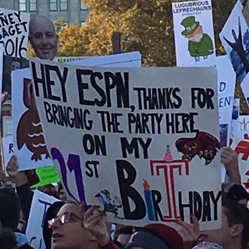 CollegeGameDay's tweet photo. It's lit. https://t.co/ZeaRGAzMd7