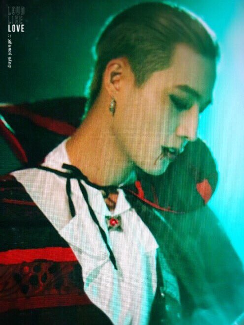 LoudLikeLove_6's tweet photo. 151031 위대한 할로윈 락데이

I'm in love with a vampire

#Day6 #데이식스 #영현 #YoungK https://t.co/KsTpbMv53m