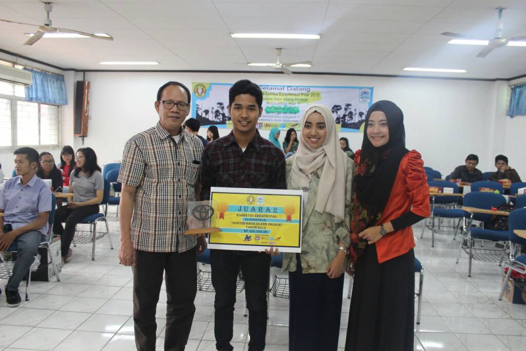 AccFair3's tweet photo. Selamat kepada para pemenang lomba ecopreneur "kontes daur ulang produk" https://t.co/mujRpZ9FjX