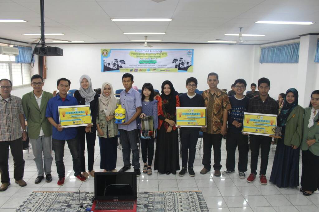 AccFair3's tweet photo. Selamat kepada para pemenang lomba ecopreneur "kontes daur ulang produk" https://t.co/mujRpZ9FjX
