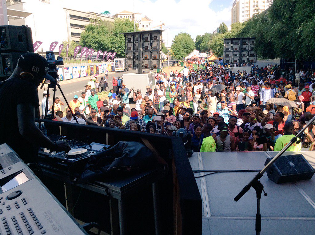 jhbecomobility's tweet photo. Rocking the crowd,West Str Sandton FUNtainment @RealBlackCoffee...Eco Block Party#Joburgecomobility @CityofJoburgZA https://t.co/oWfF7xKNOt