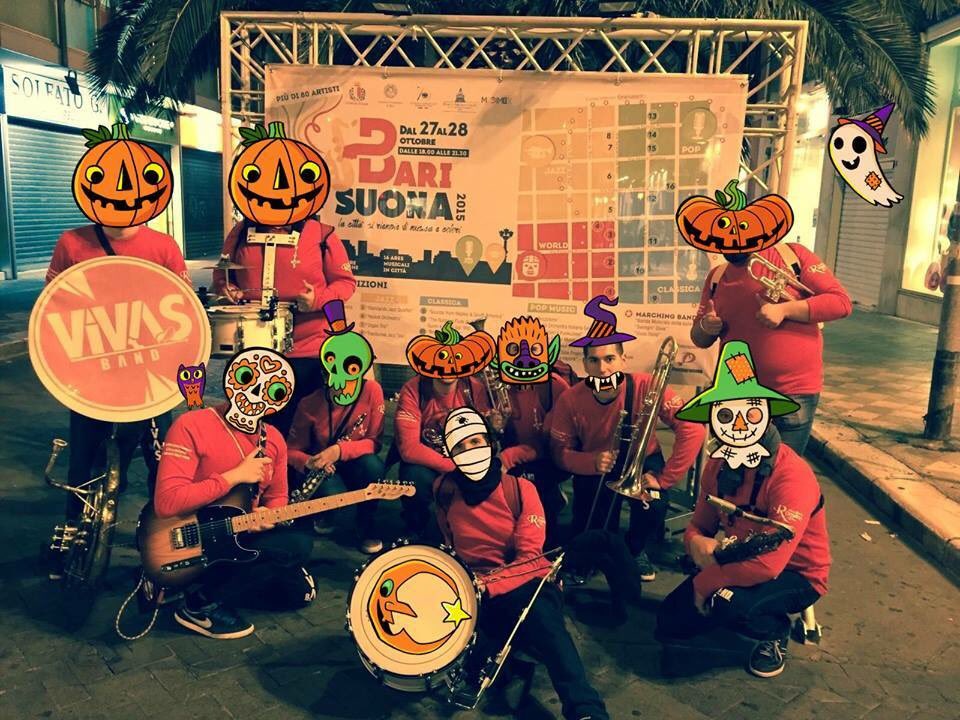 VivasBand's tweet photo. #Halloween ha contagiato anche noi!! #Brividi per tutti!! #StayTuned..ma soprattutto #StayVivas! https://t.co/TJel6gf9Ys