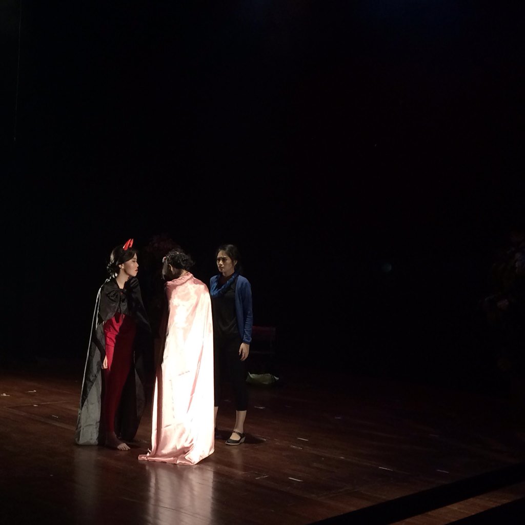 MU_Concert's tweet photo. Bagian ini menceritakan tentang kita deserve love. Intinya,jangan pernah mempertahankan hubungan yang gak sehat ya. https://t.co/pe3lSEGH9r