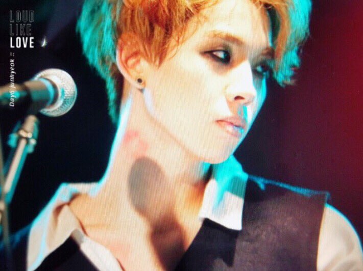 LoudLikeLove_6's tweet photo. 151031 위대한 할로윈 락데이

캡틴 눈빛 좀 ��주세요🙊

#Day6 #데이식스 #준혁 #junhyeok https://t.co/iM38cCIfAH