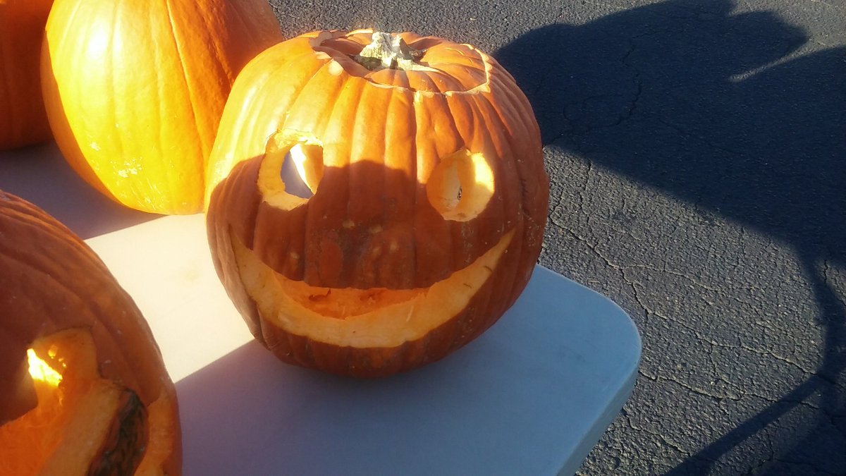 CSHT_OHHS's tweet photo. OHHS Career Acadmies and Regional Program Pumpkin carving https://t.co/xb7aOUXlQ7
