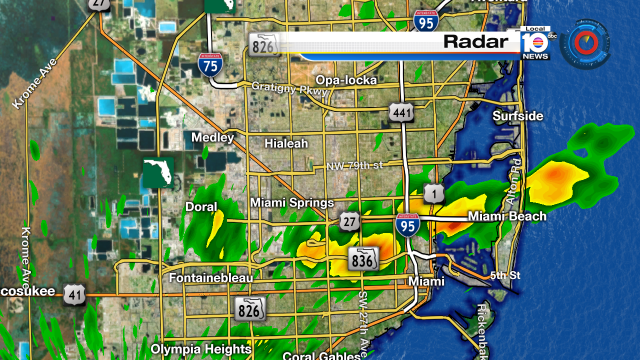TRACKING SHOWERS - Showers from Miami Beach to Doral. Moderate to heavy rain expected as they move westward. #FLwx https://t.co/cstGMbx8f9