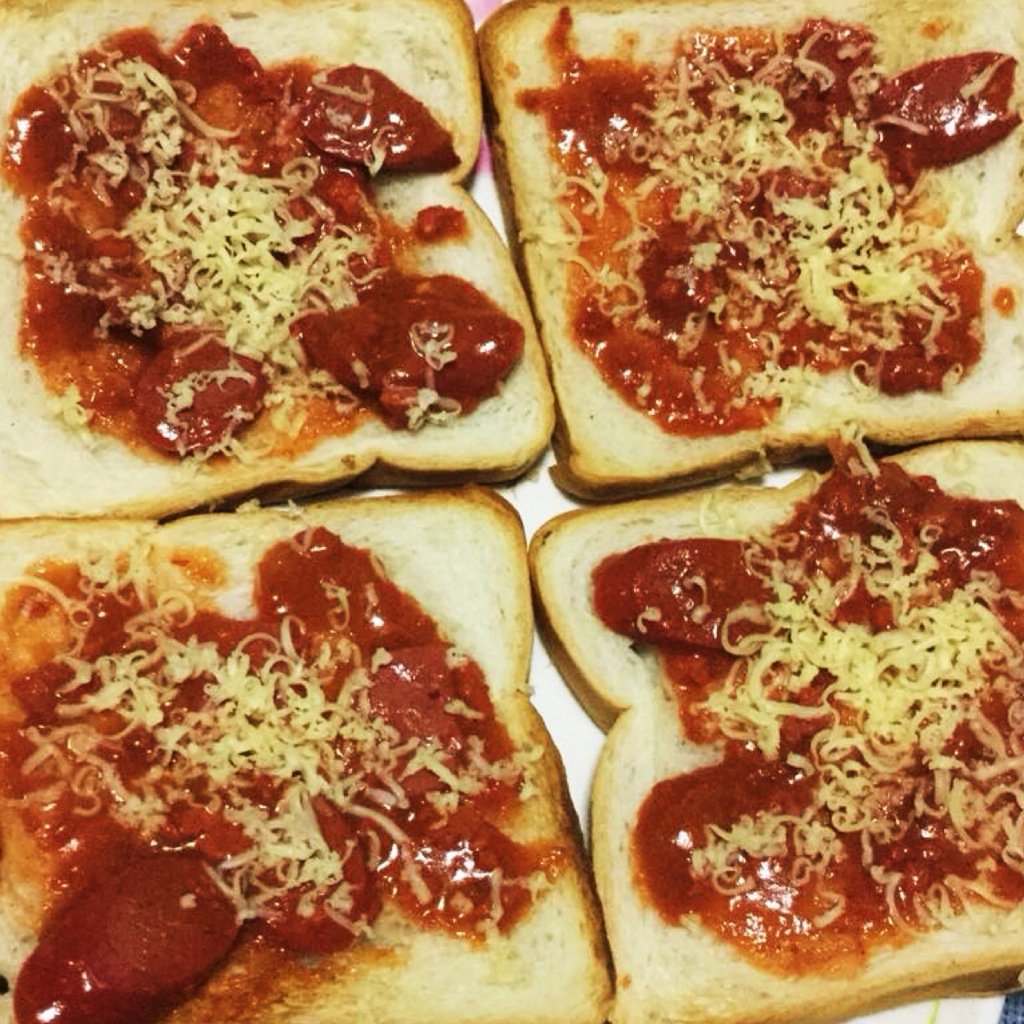 EngrJulien's tweet photo. Homemade "pizza" for tonight by yours truly. π
Pacham lan π #SimpleVersion https://t.co/VWR5NjiPxO