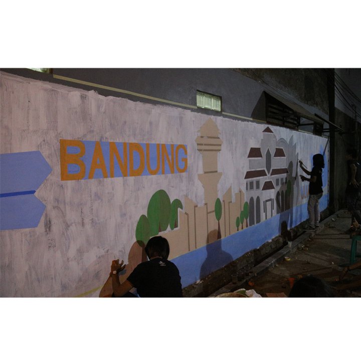 SKMM_official's tweet photo. hampir selesai nih guys, gambaran mural dari akang dan teteh @raw_sketch dan @sketchlur, suatu kreasi pemuda https://t.co/emCTdLVY7E