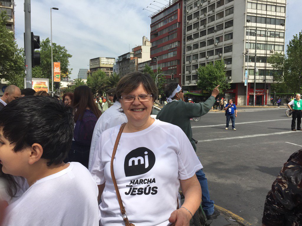 mubamich's tweet photo. Estoy en la marcha para Jesus https://t.co/eySocKbVgR