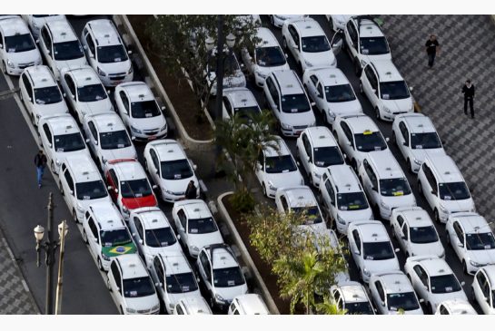 StarGTANews's tweet image. Aviva Canada cancelling insurance policies of UberX drivers, @powellbetsy reports on.thestar.com/1kifaPi