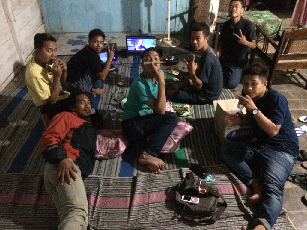 SubektiUpetz's tweet photo. Pak @ganjarpranowo 20.56 WIB Kami pemuda Rembang berdiskusi untuk kemajuan Rembang tercinta #bangunindonesia https://t.co/4LjvNdQxkq