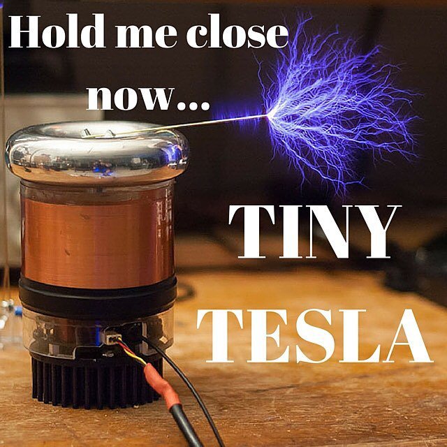 RadGuyCom's tweet image. Miniature Tesla coil you can build at home. With your own little hands. Purple plasma spar… ift.tt/1RF3xNf