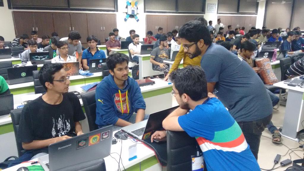 hackinoutco's tweet photo. Need to brainstorm ideas? Our mentors are here to help! #HackInOut https://t.co/fZgV16Jeri