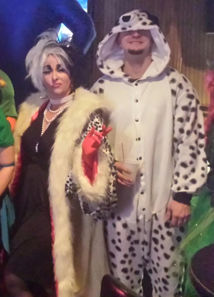 Kelian_NE's tweet photo. Just chillin as a Villain with my Dalmatian. #halloween2015 #disney #cruelladevil #mxphalloween https://t.co/7Ckz0HhHFi