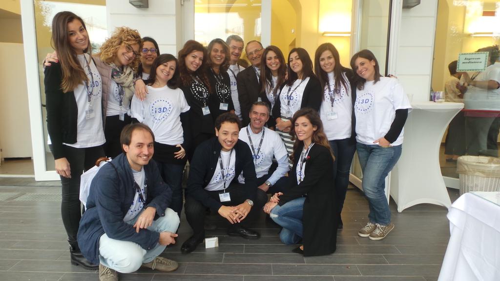 I3dApp's tweet photo. Pause di sorrisi e volti soddisfatti. Il pranzo ha rigenerato tutti, pronti a ripartire. #hackingmelanoma https://t.co/nVCvALapNH