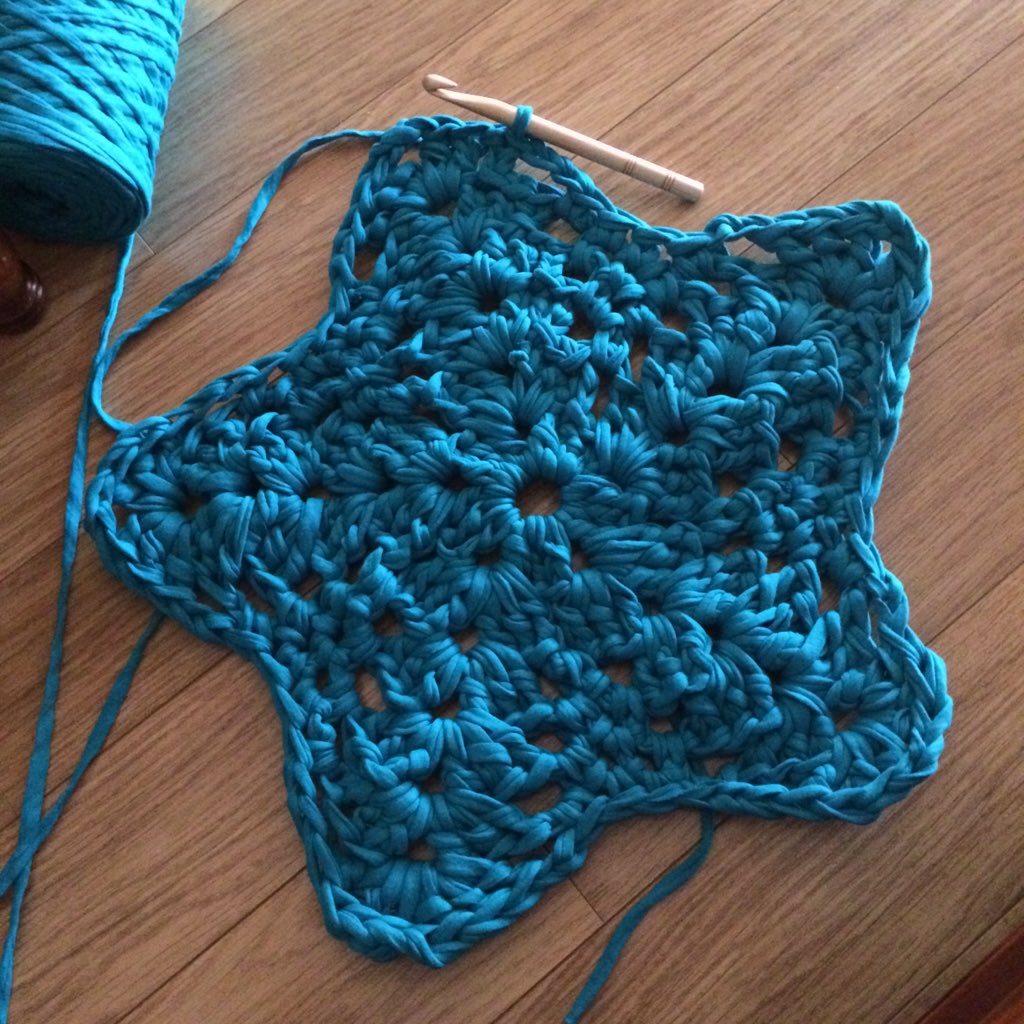 la_bonnecopine's tweet photo. Je sais.. Je sais... 😁😁😁 #crochet #passiondevieille #tapis https://t.co/hgOTUdXYQx
