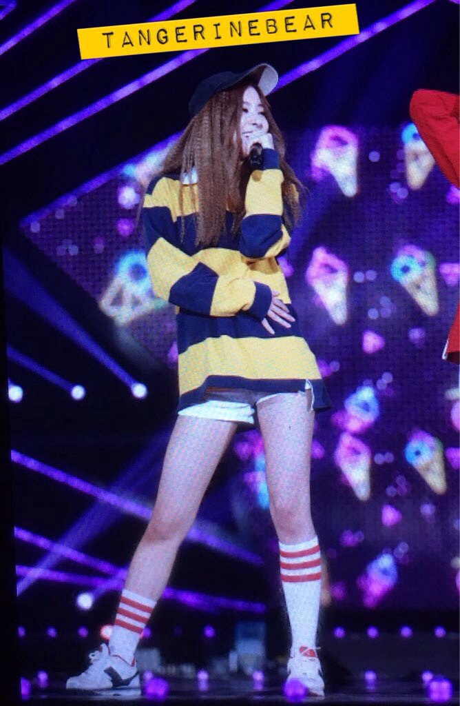 SeulgiUpdates's tweet photo. [PREVIEW] 151031 RED VELVET #Seulgi @ Asia Dream Concert
cr: tangerine_bear https://t.co/WofiTyLj4t